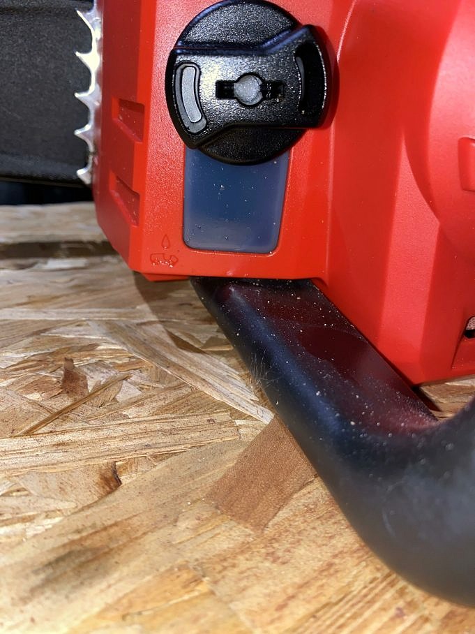 How To Store A Chainsaw Without Oil Leaking
